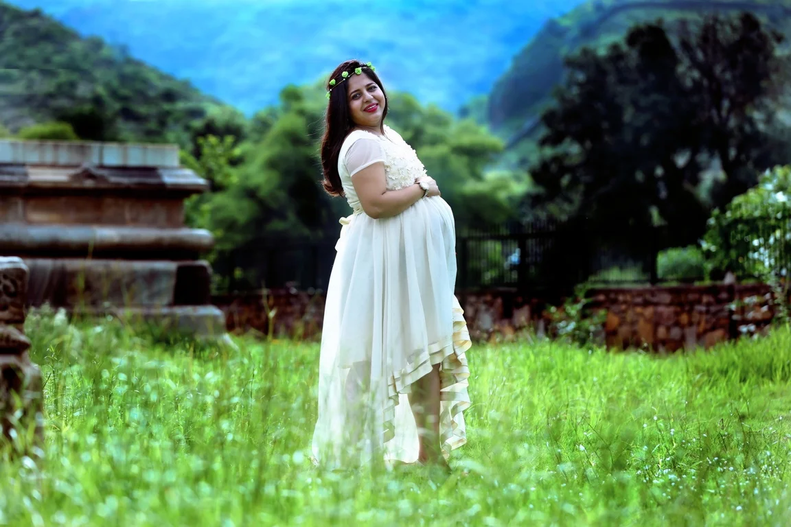 Capture the magic of maternity with Vishal Dhupia Photography in, Udaipur. Maternity photographer in Udaipur- India